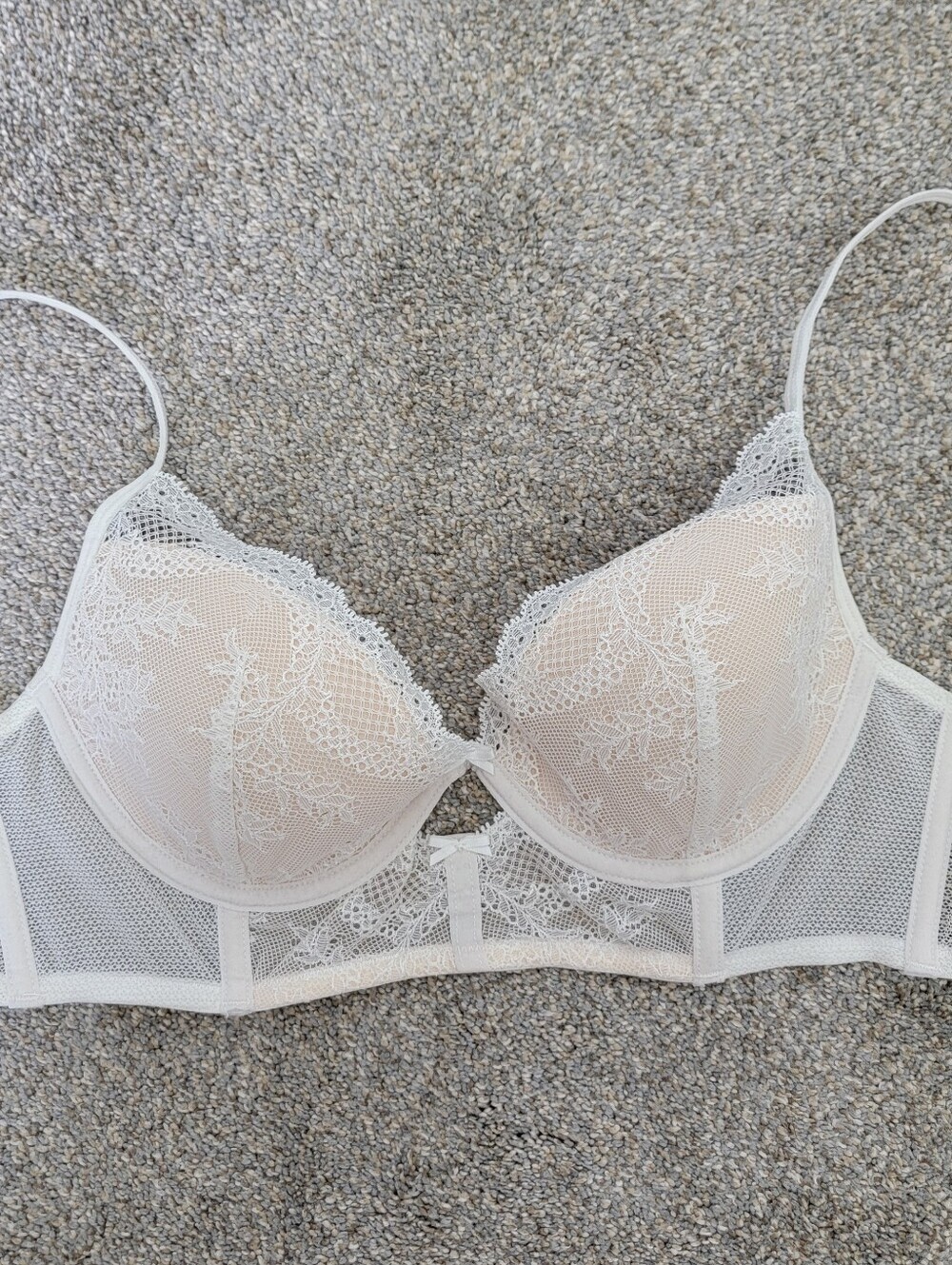 Betsey Johnson White Lace Longer Length Corset Bra 32D Delicate Floral Dainty